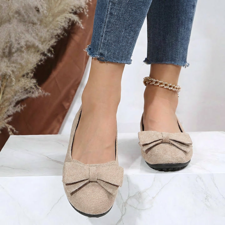 Women's elegant wide fit ballet flats, orthopedic comfort for professional all-day wear.