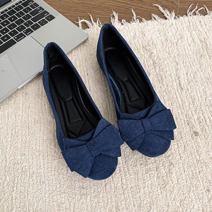 Modern women's wide fit ballet flats, orthopedic design ensures all-day comfort & style.
