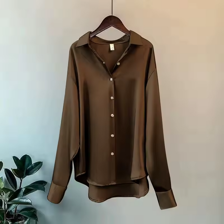 Women's elegant oversized long-sleeve blouse. Button-down design, relaxed fit, ideal for versatile modern fashion.