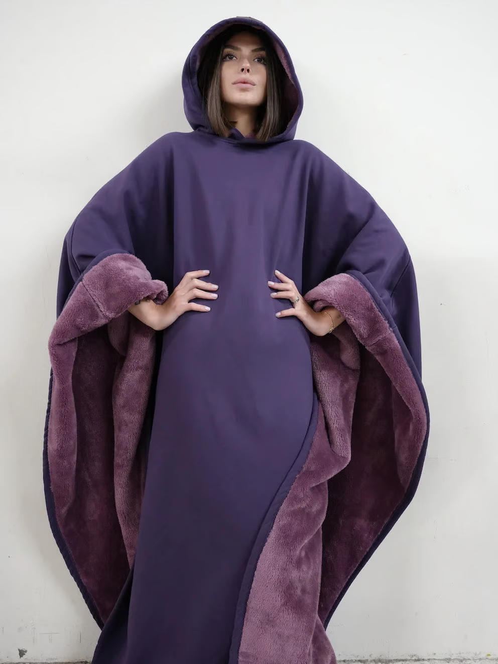 Relaxation oversized hoodie, perfect for her, a winter essential.