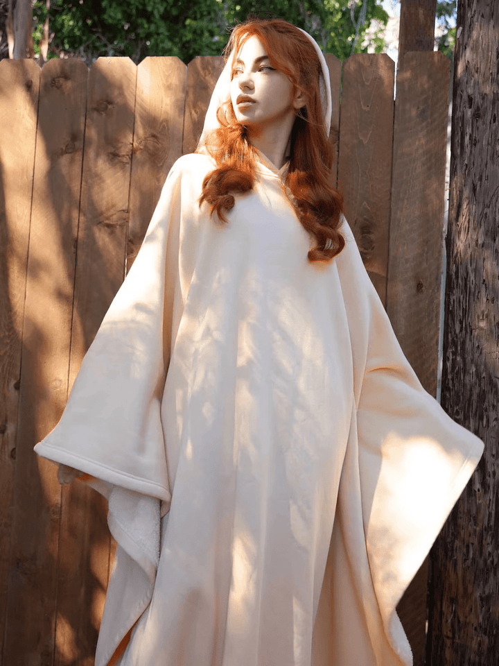 Warm oversized comfort hoodie, ideal for anti-stress relaxation.