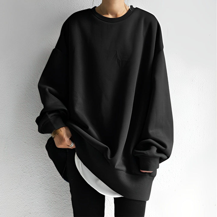 Casual women's oversized sweatshirt with dropped shoulders, offering everyday comfort & a relaxed, modern fit.