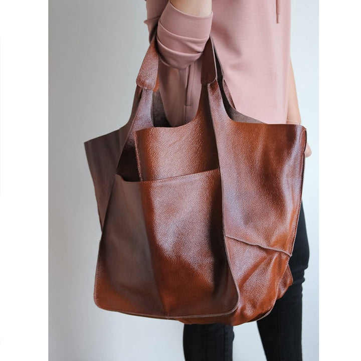 Beautiful women's oversized vintage leather bag, practical and chic shoulder tote.