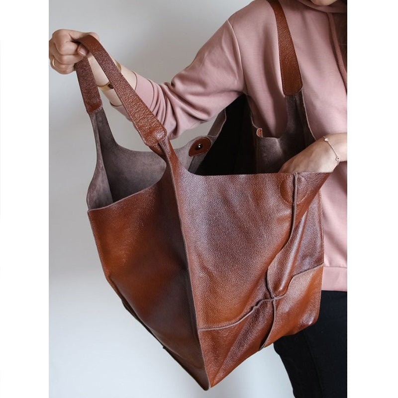 Stylish women's oversized vintage leather shoulder bag, a versatile fashion accessory.