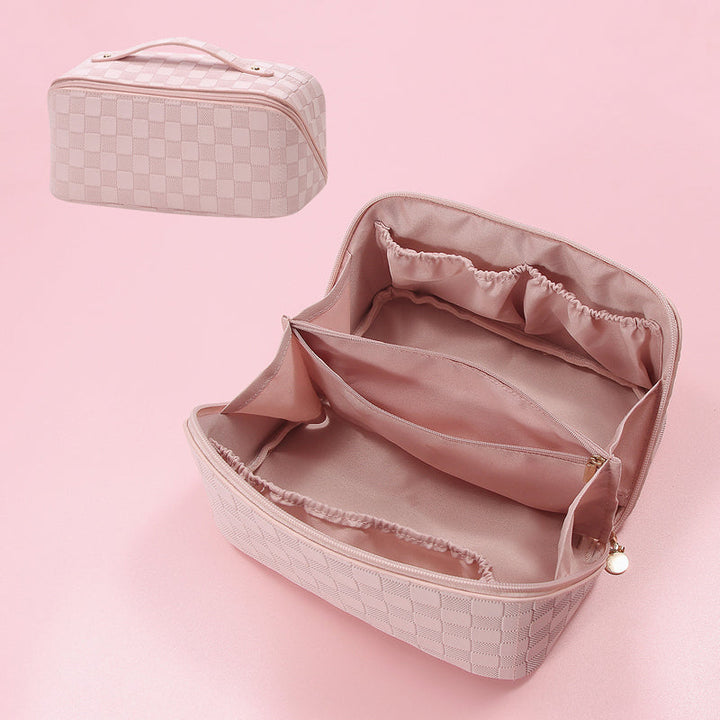 Plaid cosmetic bag for women, an elegant and practical gift for travelers.