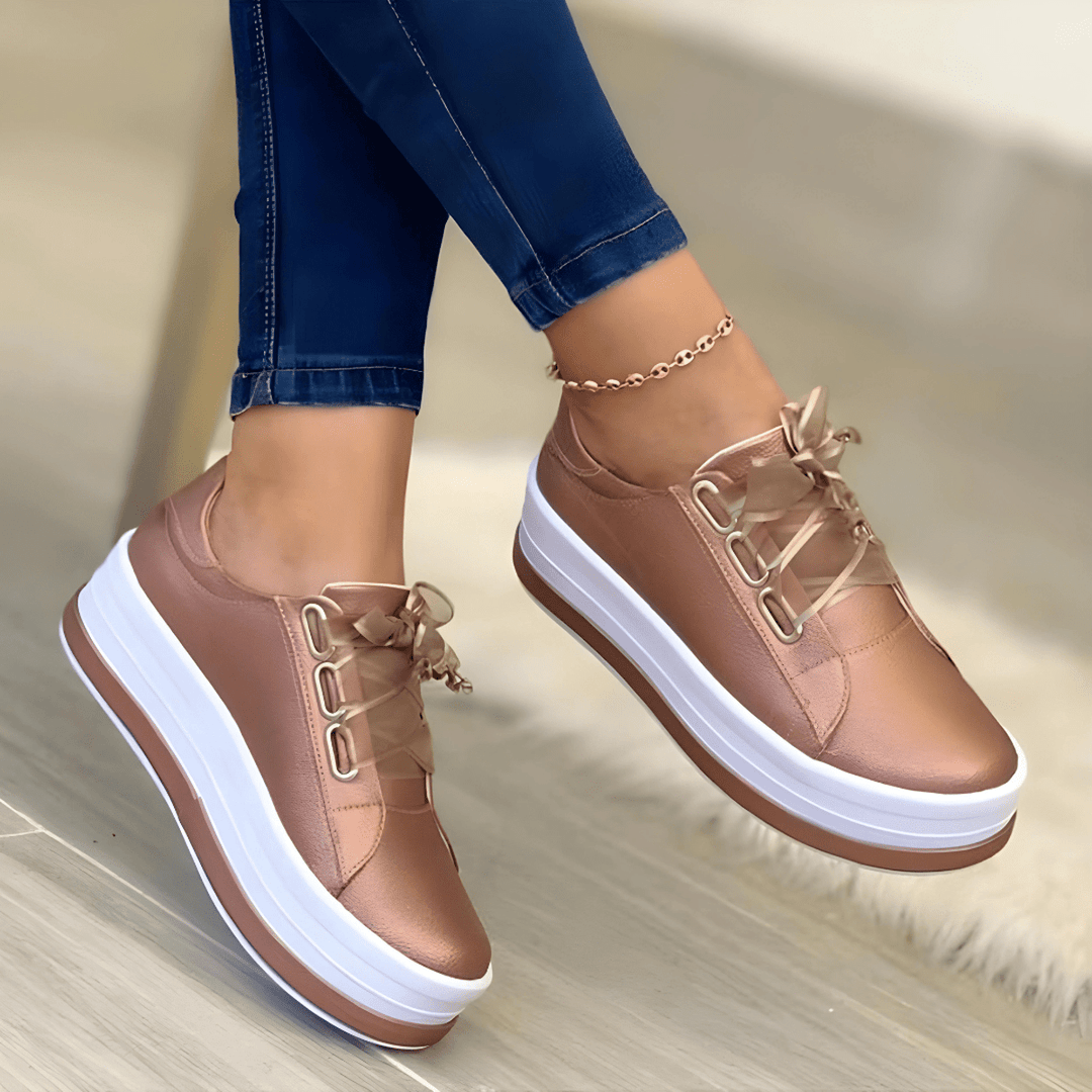 Sleek black women's platform casual shoes, versatile footwear with an elevated sole for a modern look.