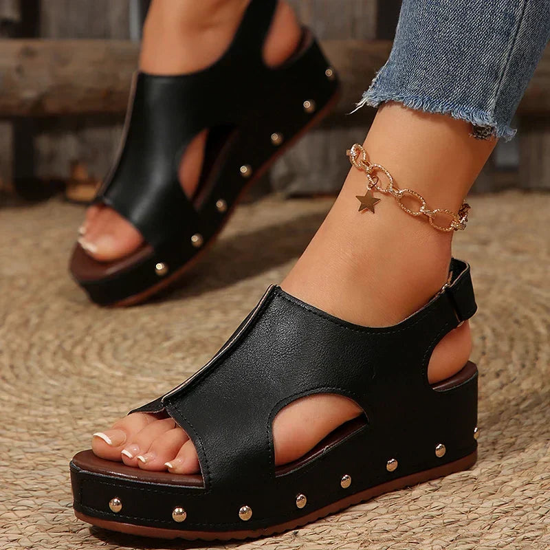 Stylish cushioned women's platform sandals, ideal for comfortable elevated style & casual summer wear.