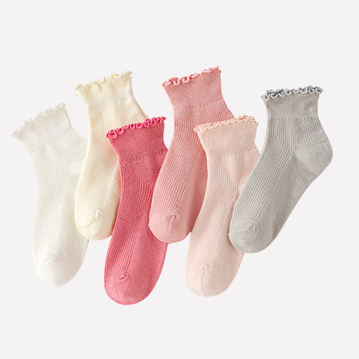 Stylish women's ankle socks with delicate ruffles, adding a chic touch to casual wear and fashion accessories.