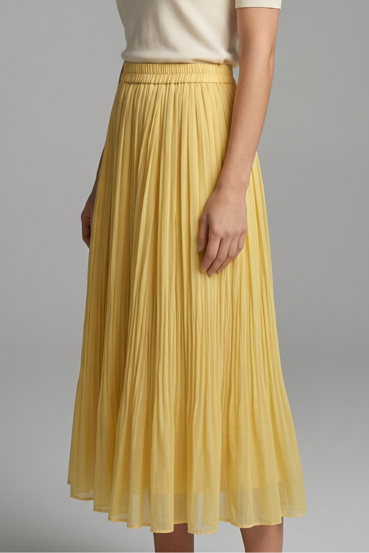Chic women's maxi skirt, pleated design, elastic waist offers a perfect pull-on fit, long and elegant.