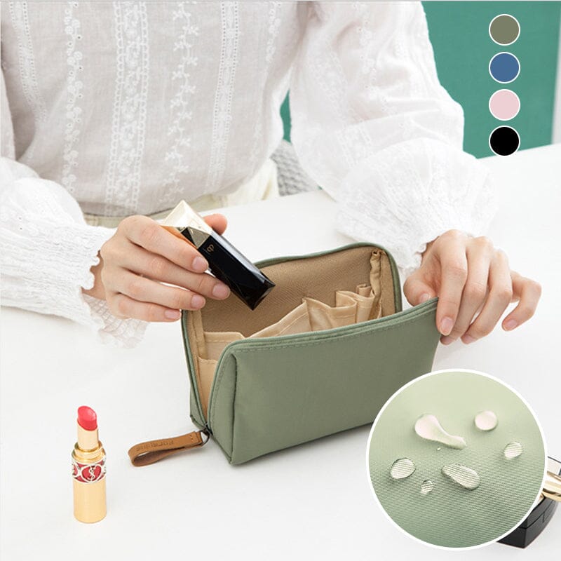 Versatile women's cosmetic pouch, perfect for travel & daily use