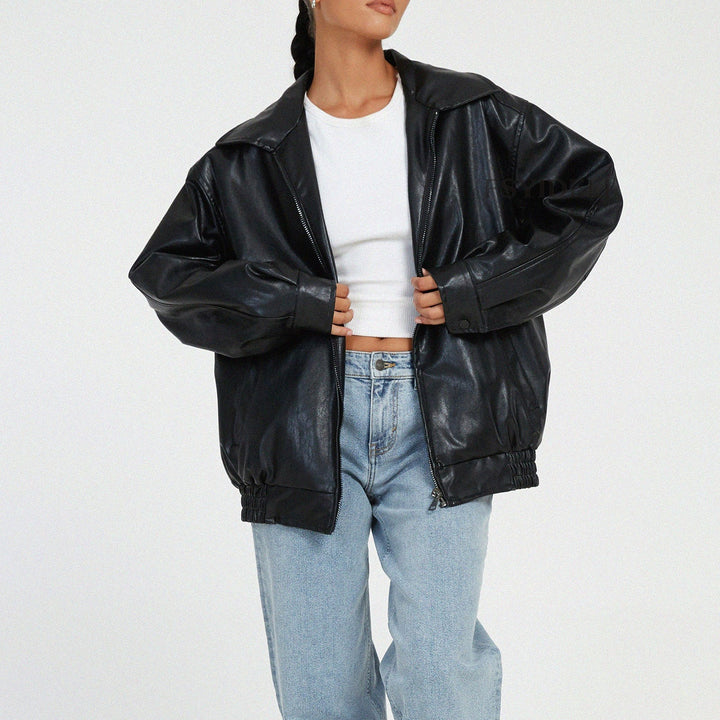 Women's relaxed fit casual jacket in an oversized style, perfect for streetwear or fall fashion.
