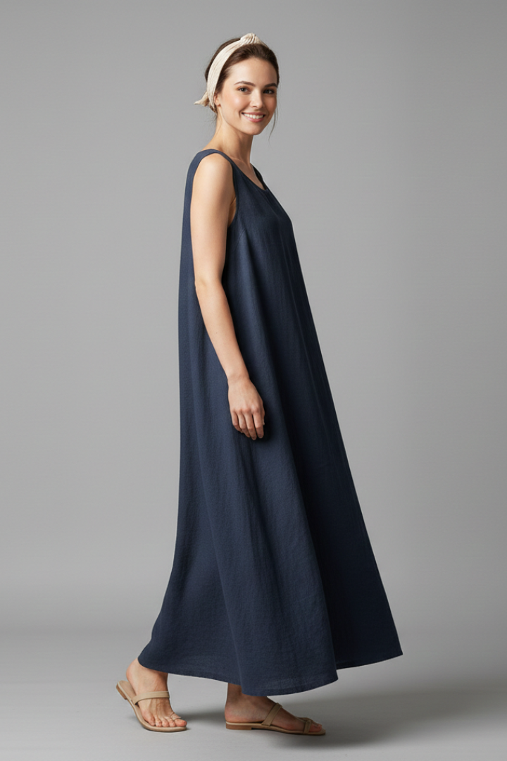Relaxed fit women's knee-length summer dress with pockets, round neck, and short sleeves for easy wear.