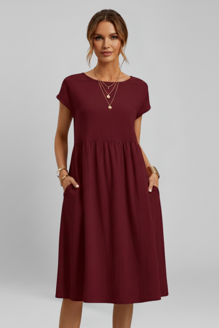 Relaxed fit women's dress, knee-length, comfortable for everyday, with pockets, round neck, short sleeves.