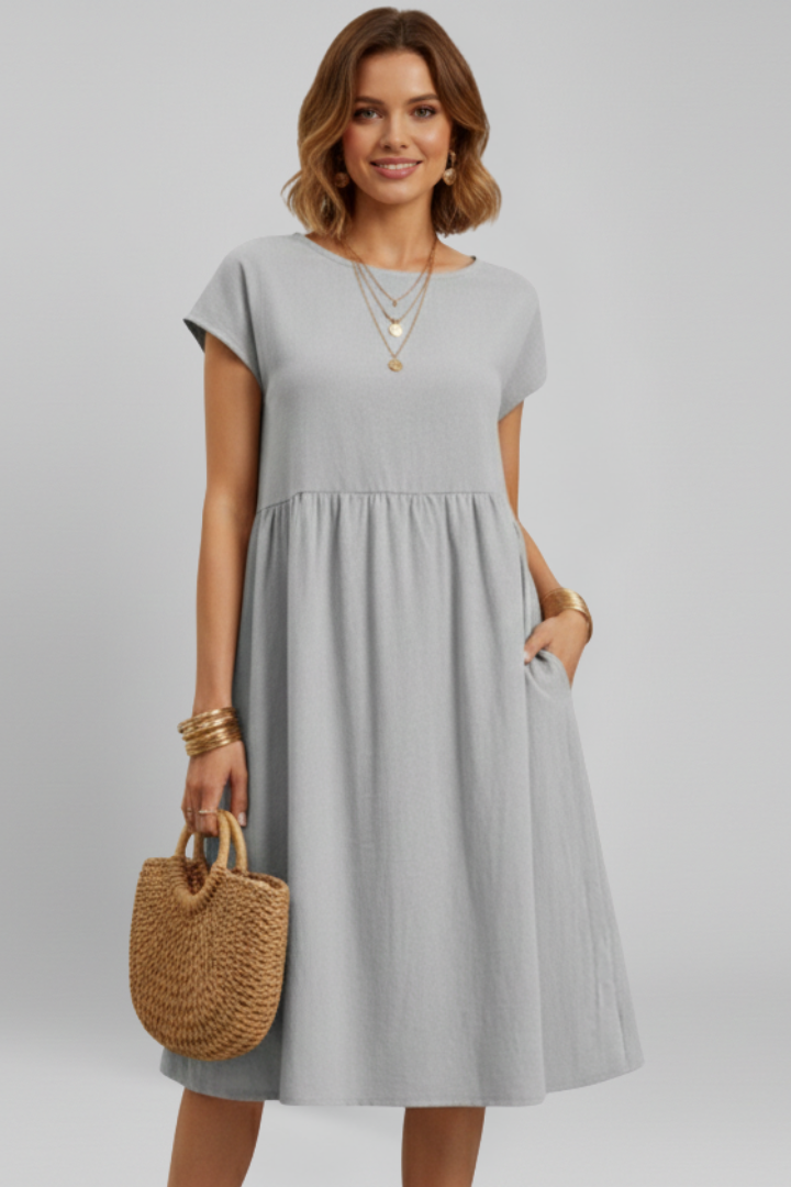 Round neck women's dress, knee-length, relaxed fit, with short sleeves and pockets for versatile wear.