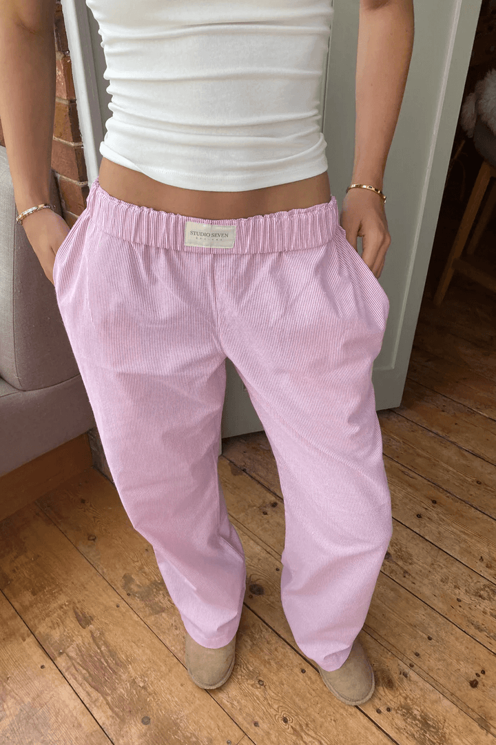 Women's relaxed fit lightweight lounge trousers, comfortable soft fabric, ideal for casual wear.