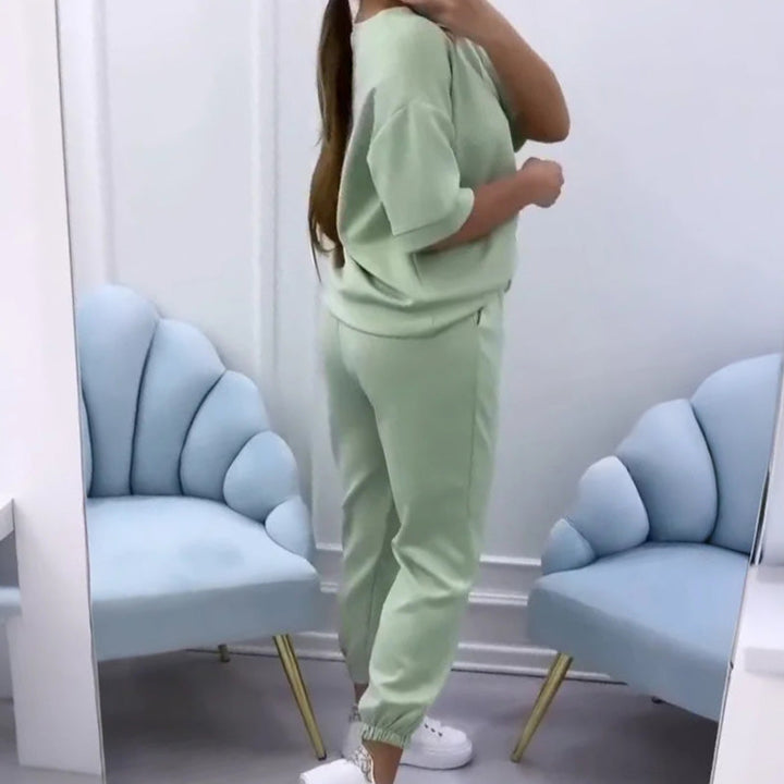 Relaxed fit women's short sleeve matching set, breathable and comfortable for any occasion.