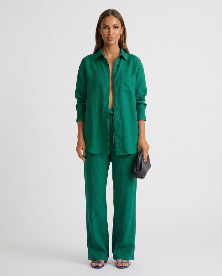 Everyday women's relaxed lounge set, a versatile two-piece outfit for various occasions.