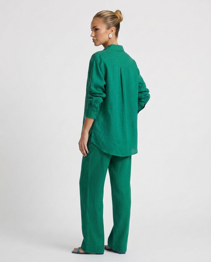 Women's chic two-piece lounge set in a lovely color, perfect for casual elegance.