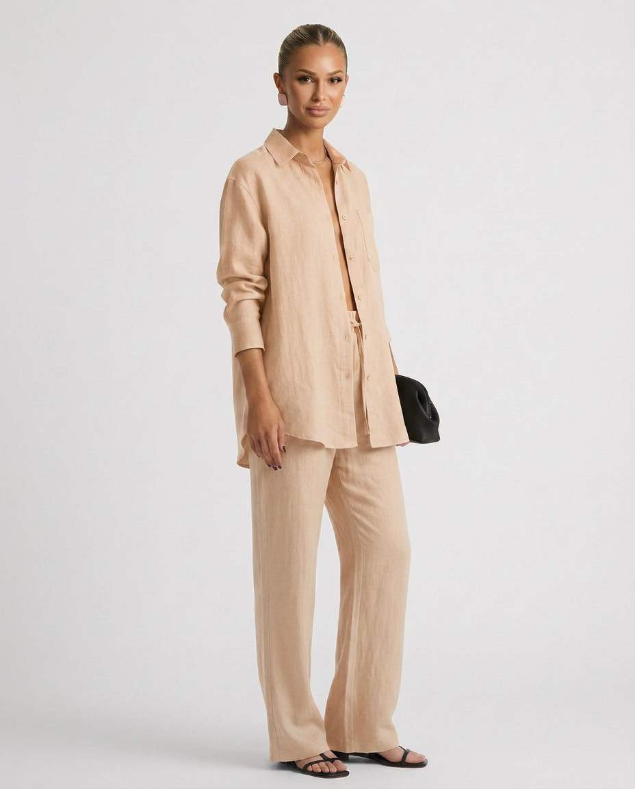 Cozy women's two-piece lounge set in a soft knit, ideal for relaxed comfort and style.