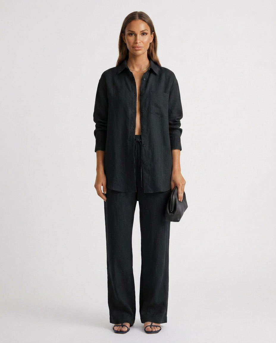 Women's casual two-piece lounge set in a relaxed silhouette, offering comfort and modern chic.