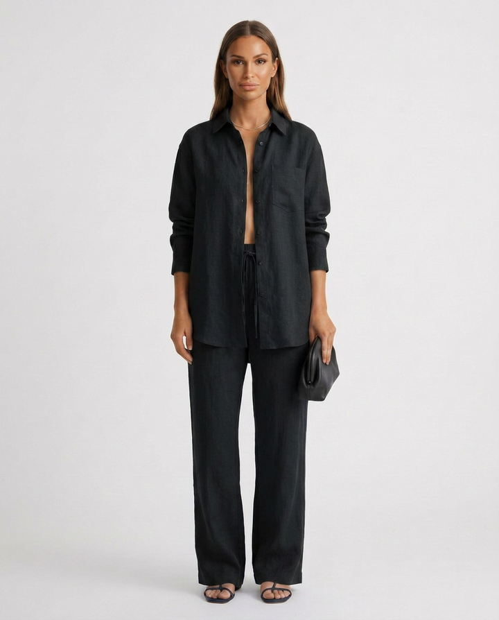 Women's casual two-piece lounge set in a relaxed silhouette, offering comfort and modern chic.