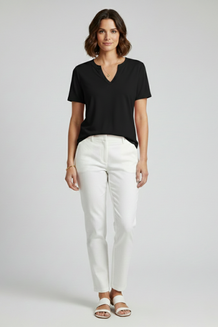 Loose fit women's V-neck t-shirt, short sleeves, perfect for relaxed summer fashion.