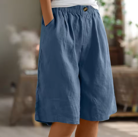Summer fashion: Women's relaxed wide leg Bermuda shorts, ideal for casual and comfortable wear.