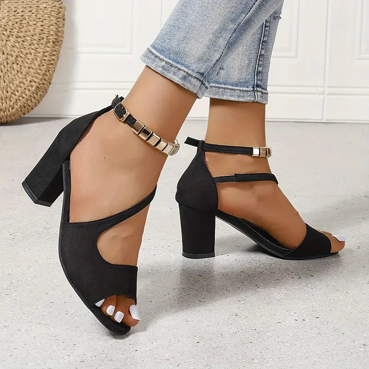 Summer-ready women's chunky heel sandals with retro ankle strap, a versatile block heel for any outfit.