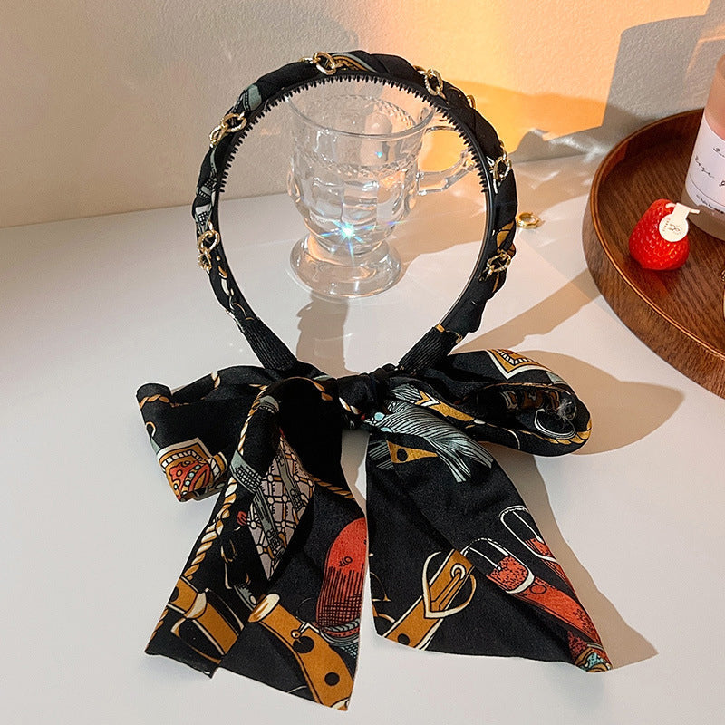 Fashionable women's retro hairband featuring a ribbon design, making braiding simple and stylish.