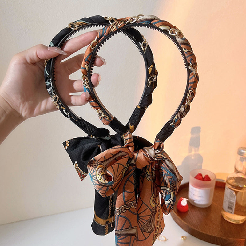 Womens hair accessory: a fashionable retro ribbon hairband for easy and stylish braiding.