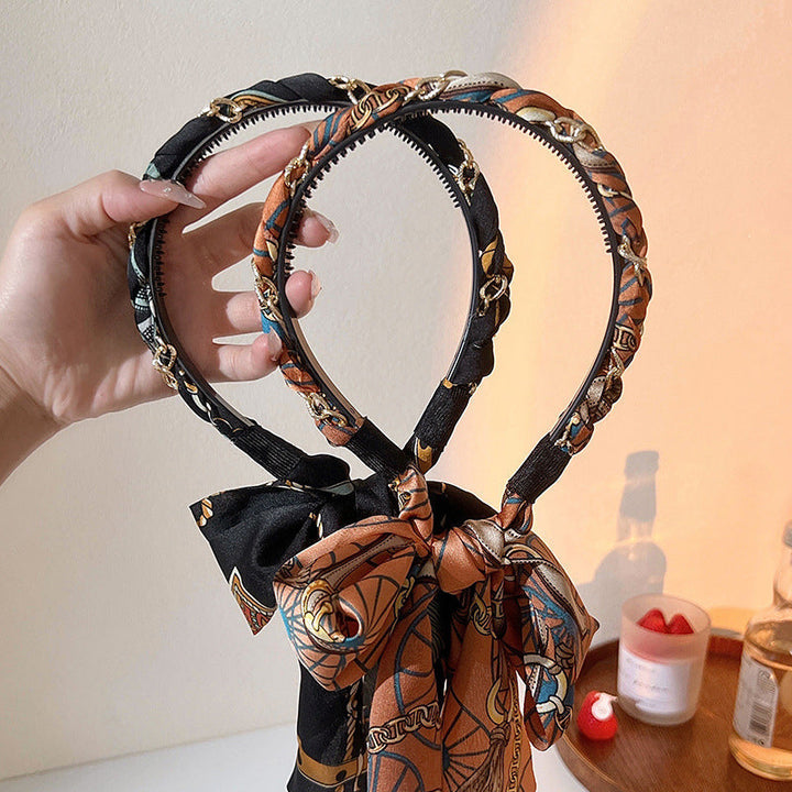 A chic retro ribbon hairband for women, an excellent tool for quick and easy hair braiding.