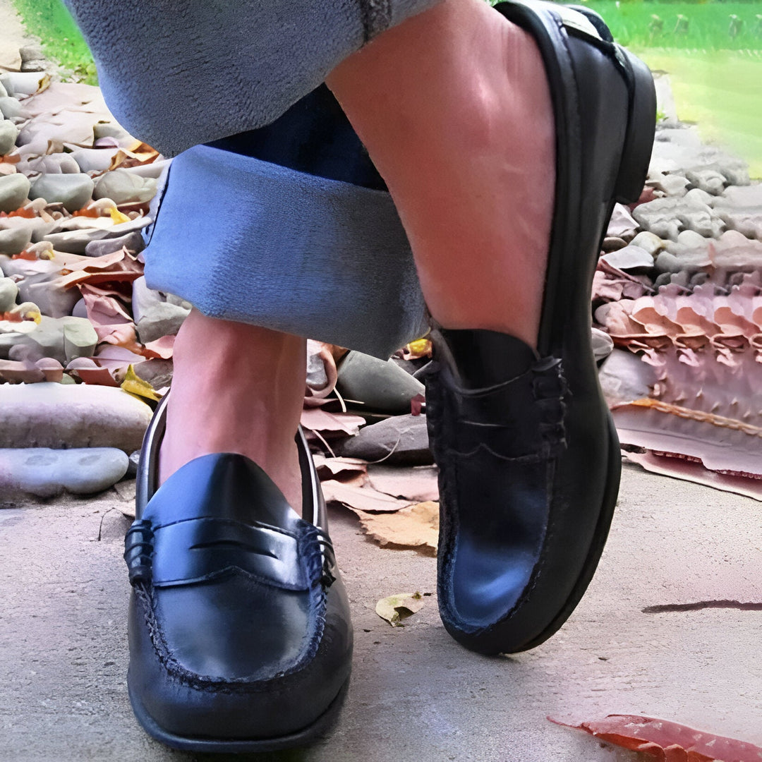 Women's retro slip-on loafers with low heel for comfortable everyday wear. Vintage style round toe casual office shoes.