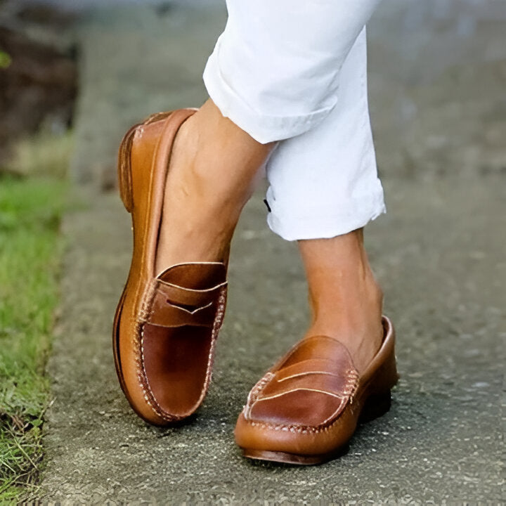 Timeless women's slip-on loafers. Low heel comfort, round toe, perfect for casual or office wear. Versatile retro shoes.
