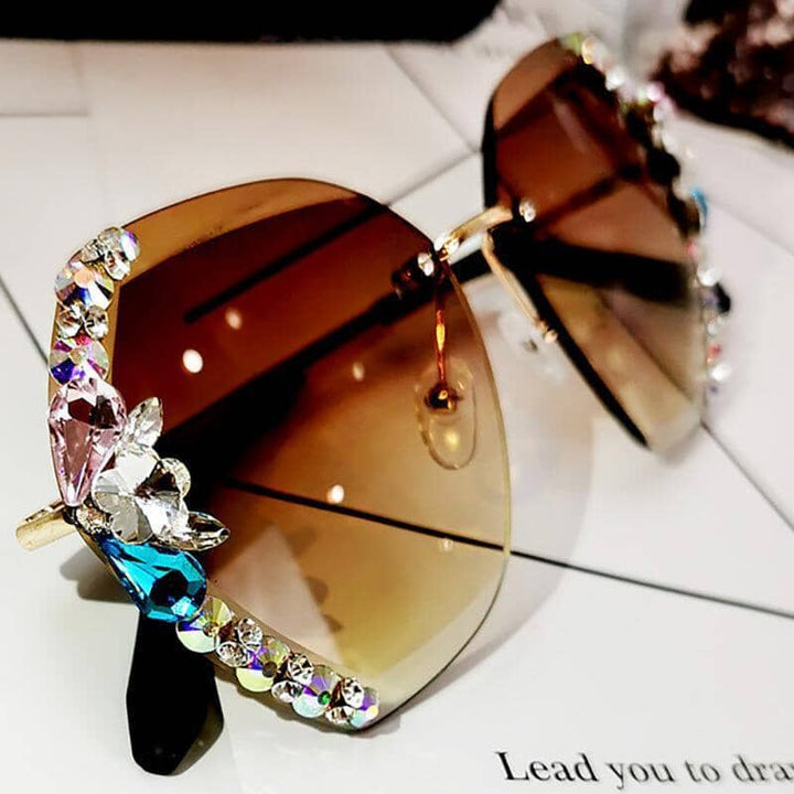 Rimless crystal sunglasses for women with anti-reflective lenses, a sophisticated accessory