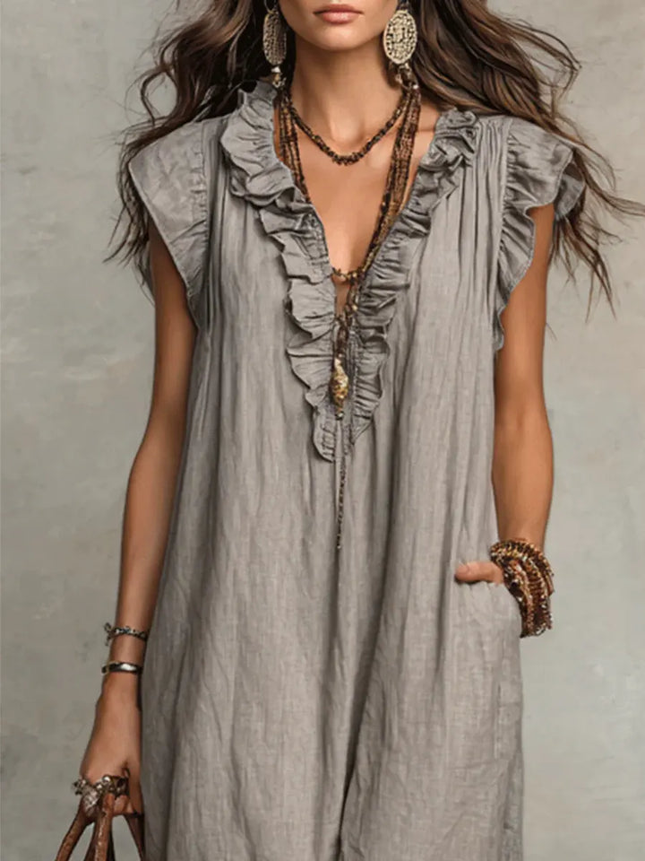 Summer-ready women's maxi dress: comfortable V-neck, ruffles, flutter sleeves, and essential pockets. Casual elegance.