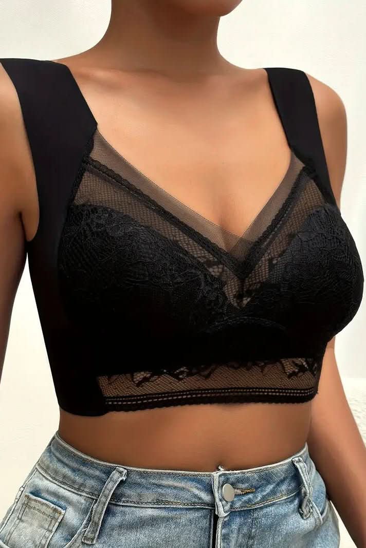 Essential women's intimates: a seamless comfort bra, wireless and soft, perfect for everyday practicality and ease.