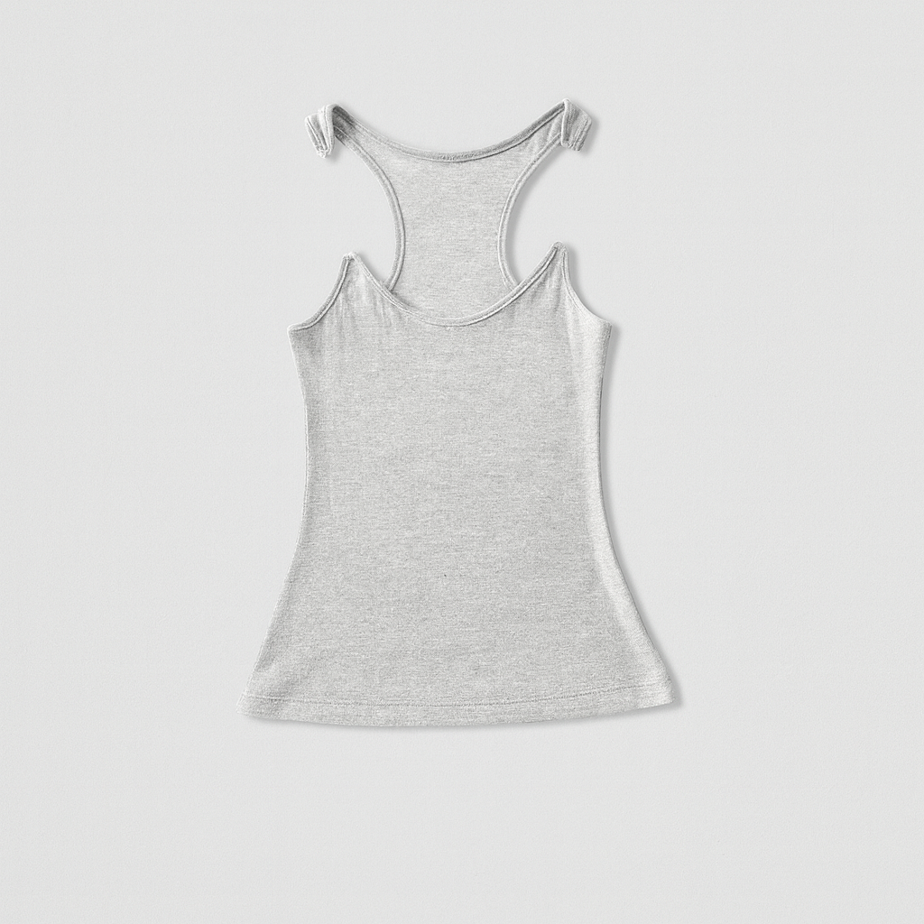 Versatile women's sleeveless seamless top with invisible straps, ideal for casual chic outfits or as a comfortable basic.