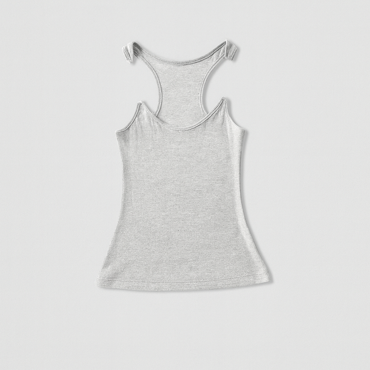 Versatile women's sleeveless seamless top with invisible straps, ideal for casual chic outfits or as a comfortable basic.