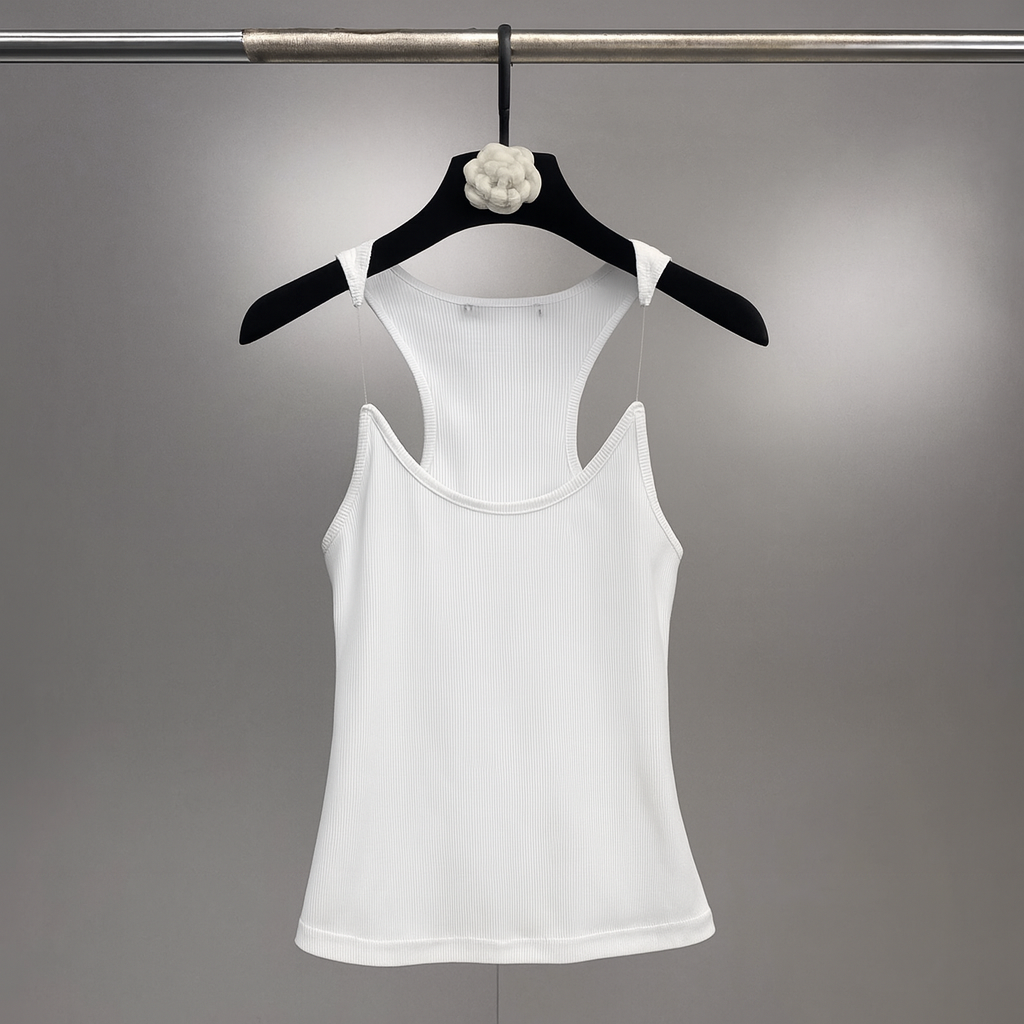 Elegant women's seamless top with invisible straps, designed for a smooth, fitted silhouette. Essential casual wear.