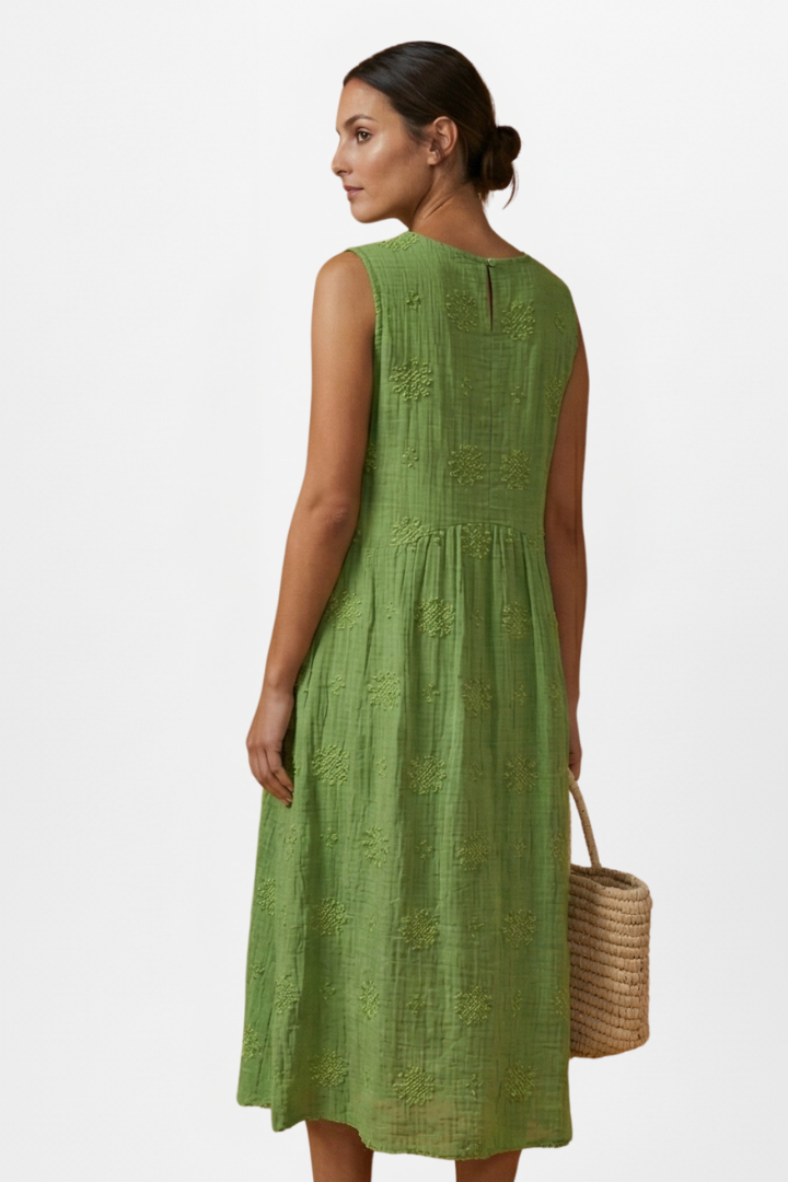 Casual elegant women's midi dress, sleeveless, round neck, textured pattern, a must-have for spring/summer.