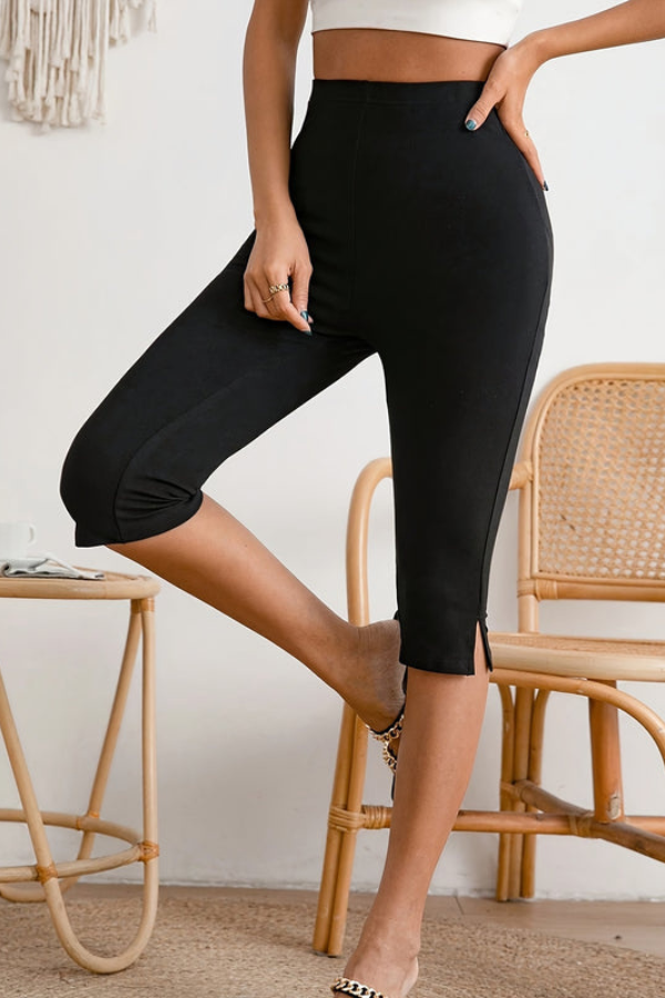 Figure-flattering women's slim-fit stretch cropped pants. Versatile for daily wear, office, or summer outings.