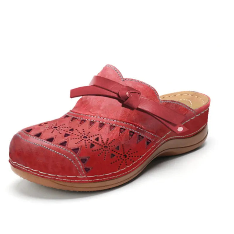 Chic women's cutout clogs with bow. Easywear, comfortable sandals perfect for casual summer days.