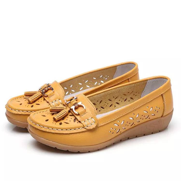Easy slip-on women's moccasin sandals, ultimate comfort for casual summer days.