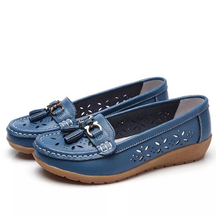 Comfortable women's moccasin sandals for walking, with excellent breathability.