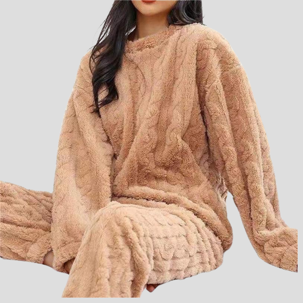 Ideal women's fleece sleep set, offering cozy comfort & warmth. Perfect winter gift.