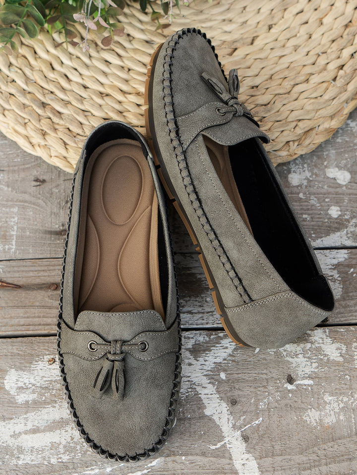 Ladies' casual comfort loafers; flexible sole & soft lining for a relaxed fit.