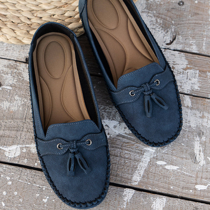 Elegant ladies' flat loafers, soft material & flexible sole for easy movement.