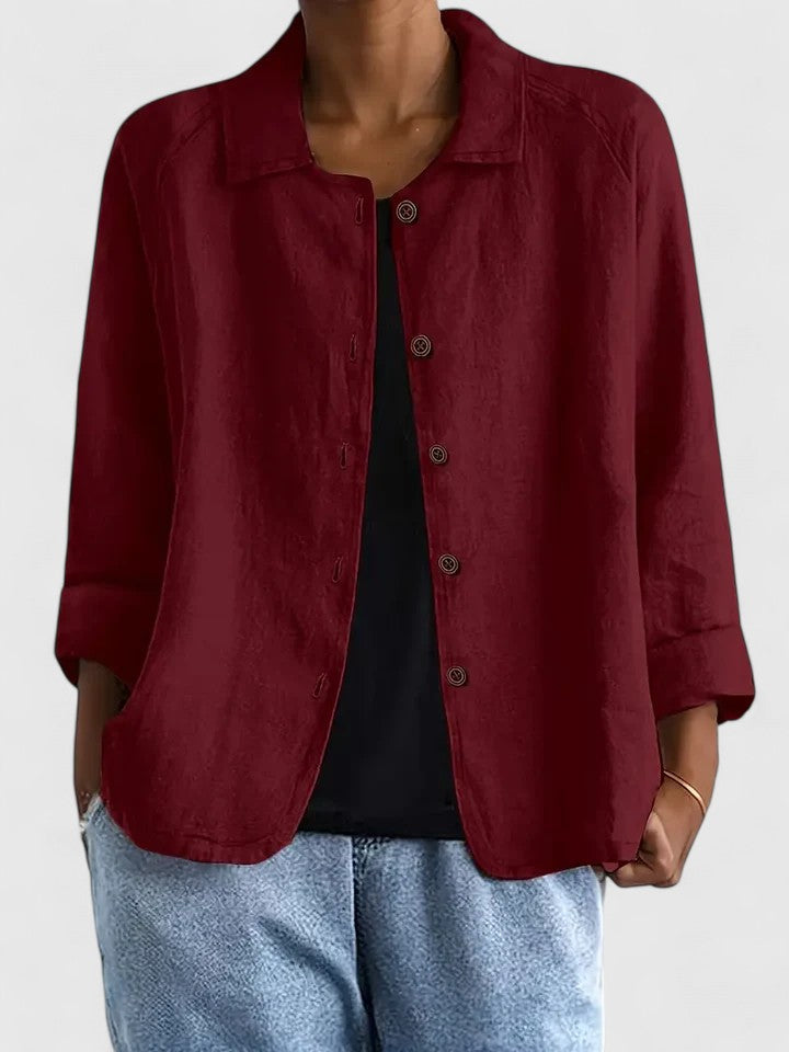 Chic women's loose-fit top, sophisticated style for comfortable and versatile fashion.