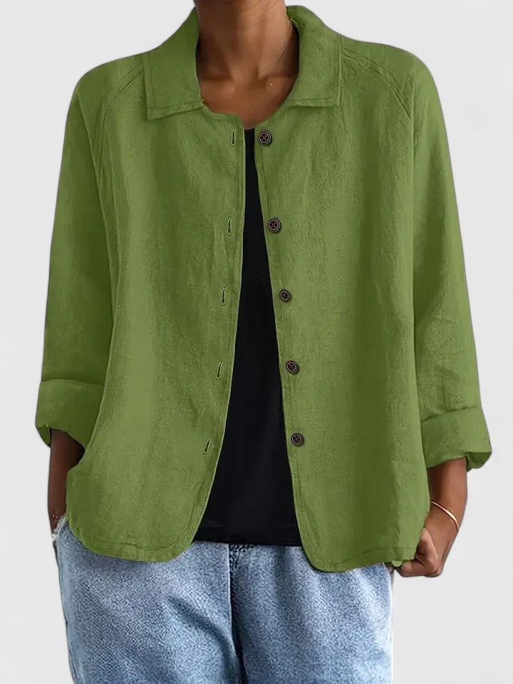 Sophisticated women's blouse, casual chic design, perfect for versatile and comfortable outfits.