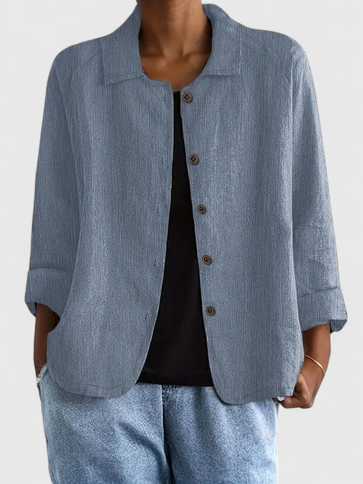 Comfortable loose-fit women's top, elegant and transitional for casual chic outfits.
